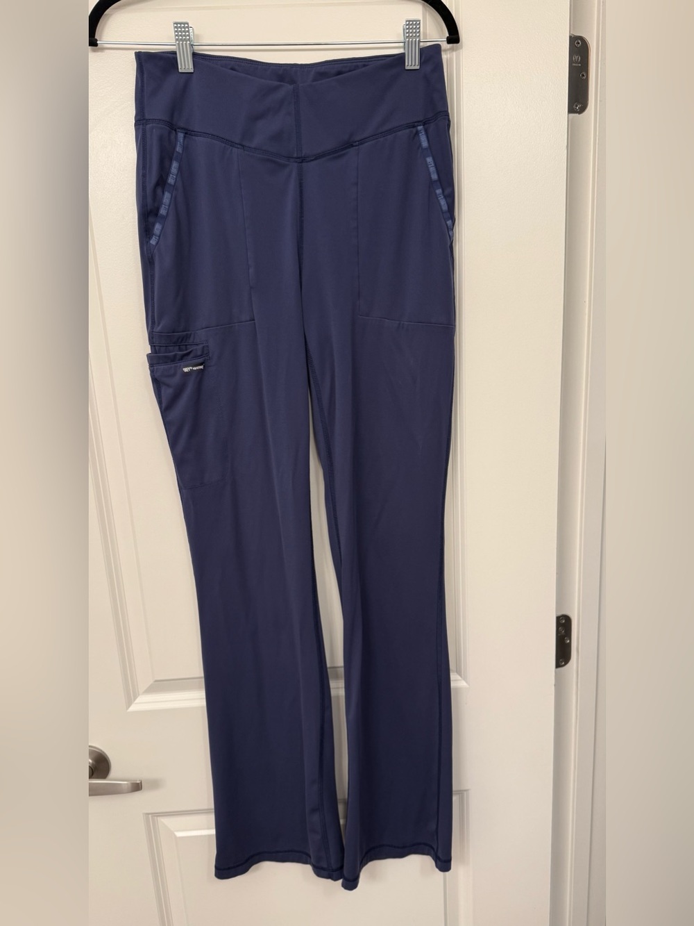 Grey’s Anatomy Swift 5 Pocket Flare Knit Cargo Tall Scrub Pants
